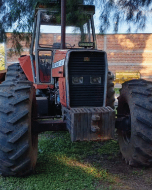 MF660_4 TRACTOR MASSEY FERGUSON